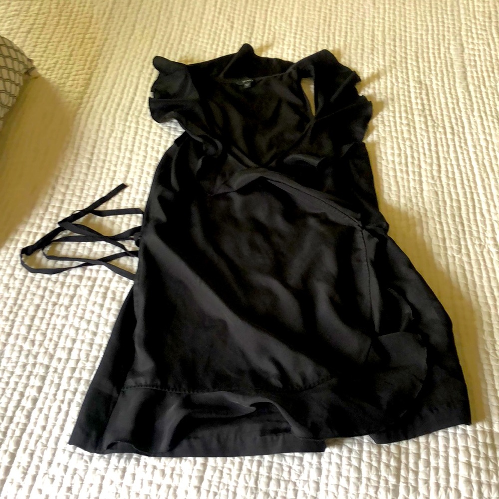 Guess ruffle wrap waist romper. Black. Size medium.
